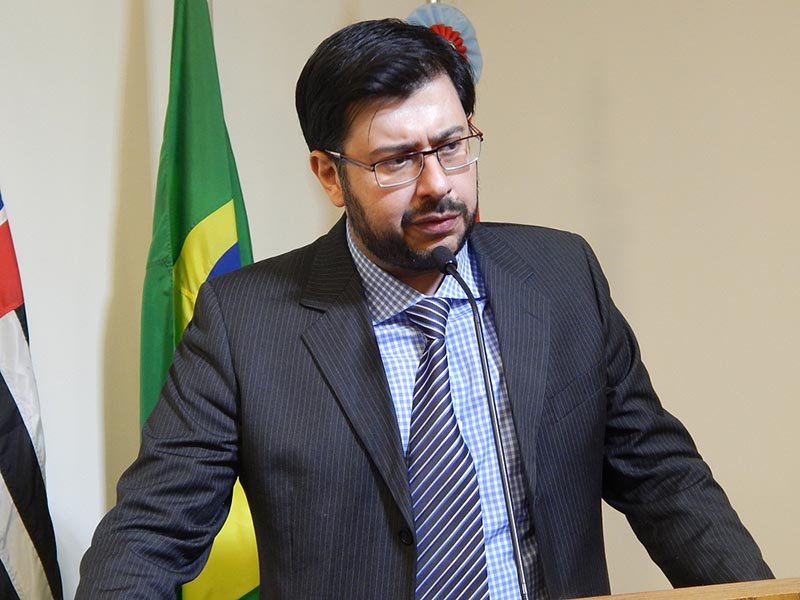 Vereador Alexandre Gil pede reabertura de biblioteca no período noturno