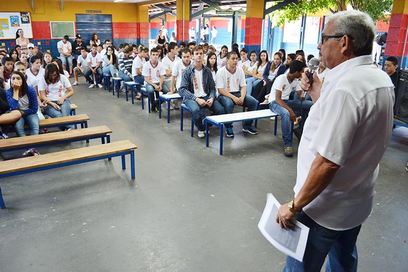 Palestra orienta jovens sobre o processo eleitoral