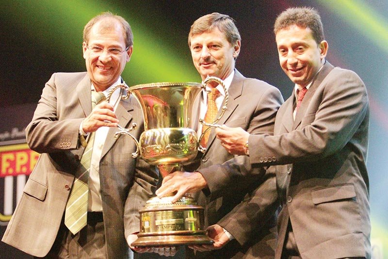 Penapolense recebe taça de Campeão do Interior