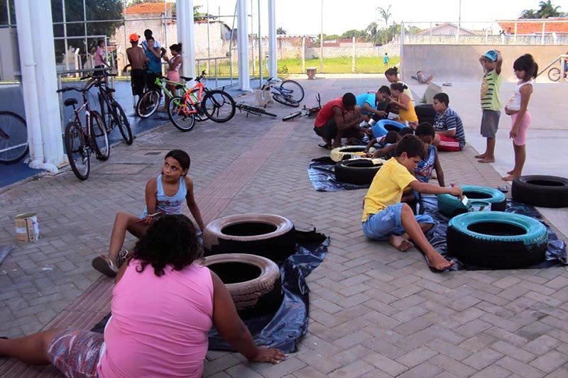 CEU ganha novas lixeiras confeccionadas pela comunidade