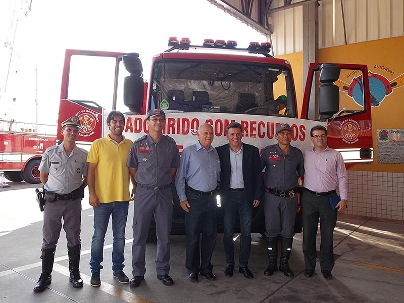 Solenidade marca entrega de viaturas aos Bombeiros