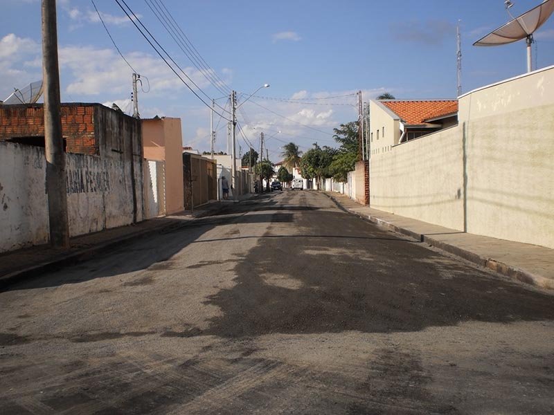 Obras: Programa de recapeamento beneficia rua Salvador Passafaro