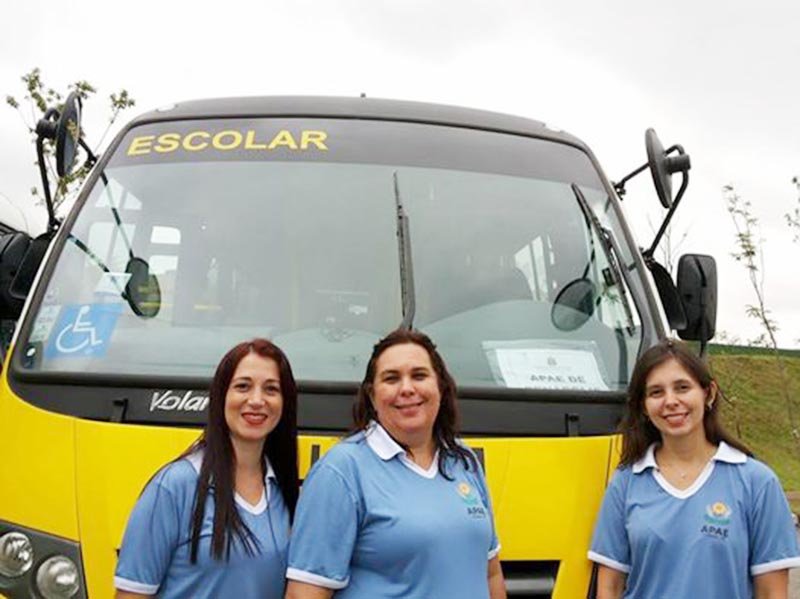 Penápolis: Governo do Estado entrega micro-ônibus para Apae