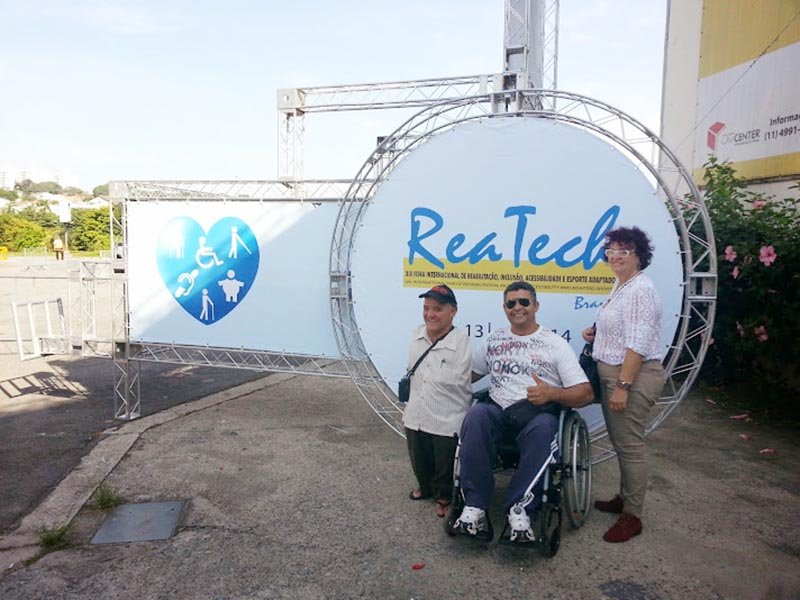 Representantes da Adefipe e Apae participam de Feira de Reabilitação