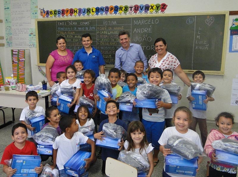 Alunos da rede municipal de ensino receberão duas camisetas, bermuda, jaqueta de frio e um par de tênis