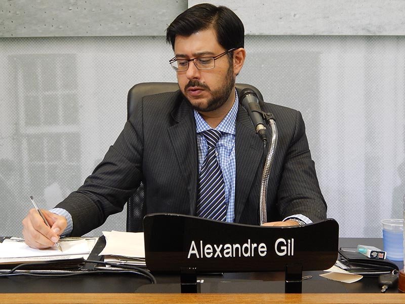 Conquista de R$ 250 mil: Alexandre Gil anuncia avanço com Chinaglia