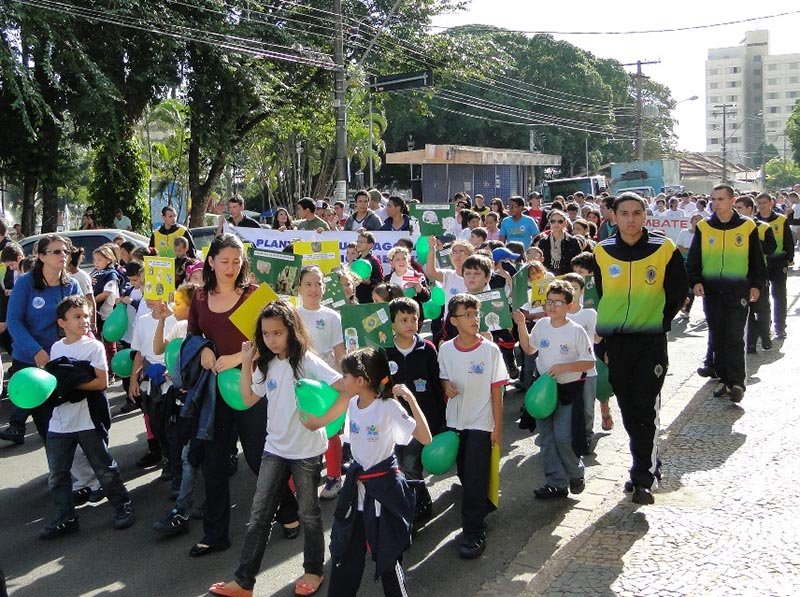 "Ecofolia": Passeata marca a abertura da Semana do Meio Ambiente