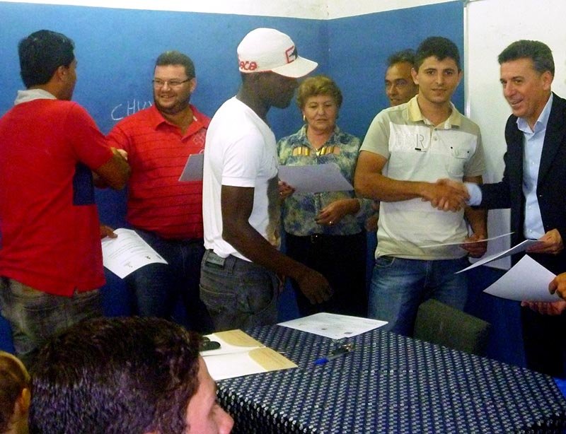 Primeira turma: Alunos da Escola de Construção Civil recebem certificados
