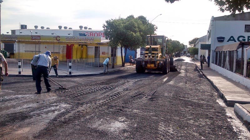 Prefeitura executa recapeamento na Rua Salim Sayeg