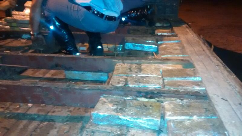Polícia Militar Rodoviária descobre fundo falso com 450 quilos de droga