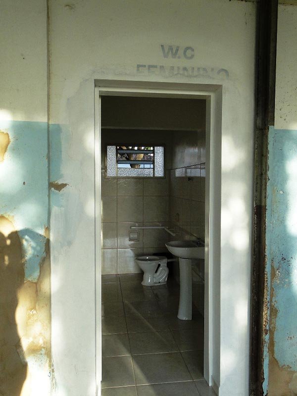 Prefeitura conclui a reforma nos sanitários da Feira Livre