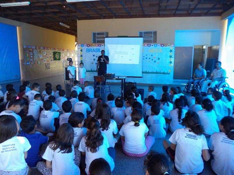 Emef Marilena Cipriano Pereira realiza palestra