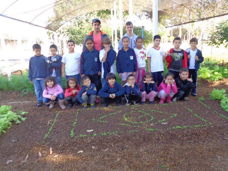 Alto das Brisas: Cmei cultiva horta em comemoração a Copa do Mundo