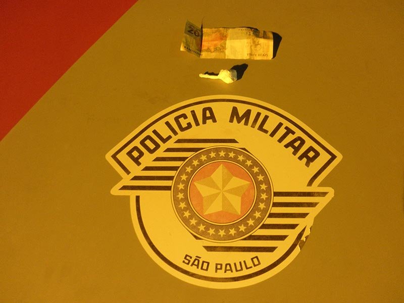 Auxiliar é presa por tráfico de drogas no Pereirinha