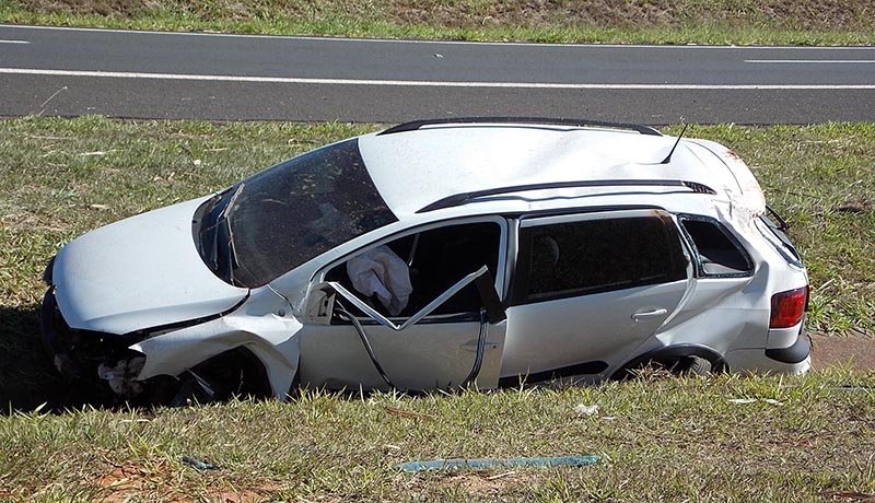 Consultor perde controle de veículo e capota na rodovia Marechal Rondon