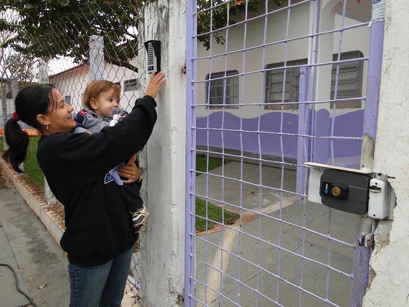 Segurança: Prefeitura instala interfone e portão eletrônico em creches