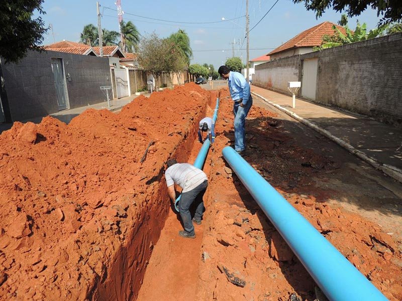 Avanhandava troca tubulações de água
