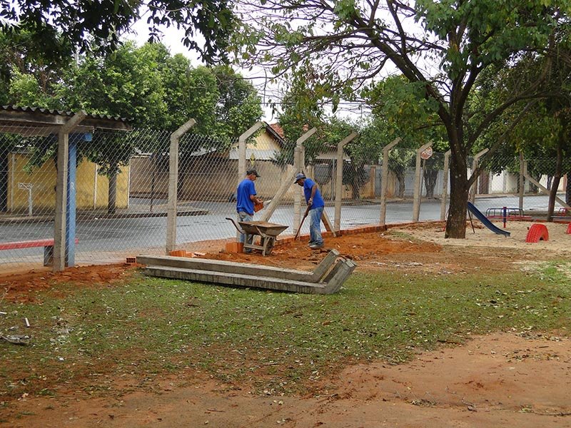 Del Rey: Educação promove troca do alambrado em unidades