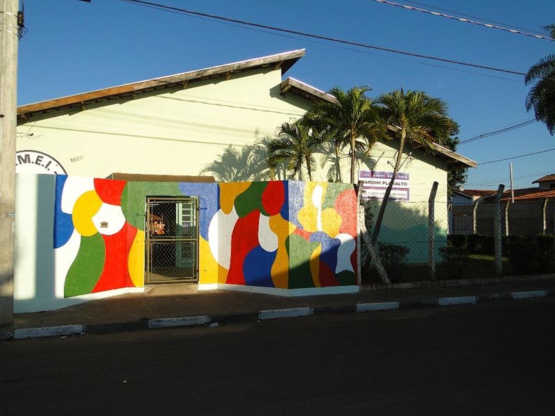 Cmei Planalto ganha muro frontal e pintura diferenciada