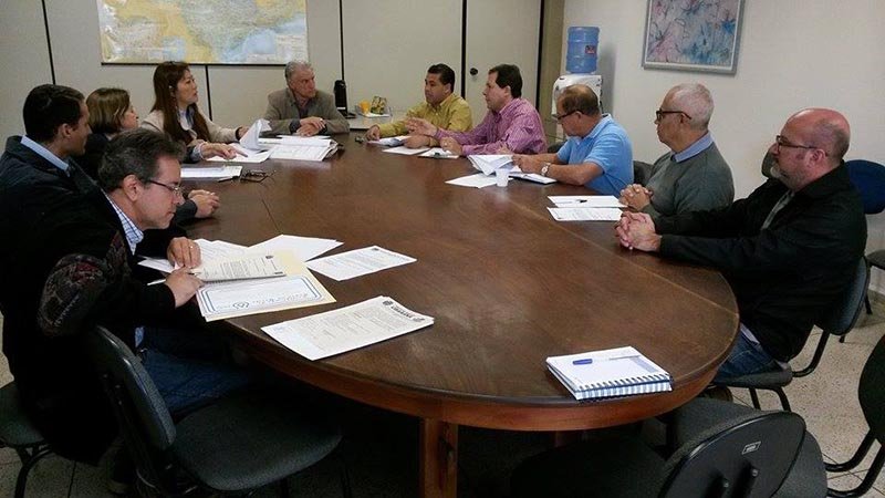 Secretarias se reúnem para elaborar o plano de ação do 'Município VerdeAzul'