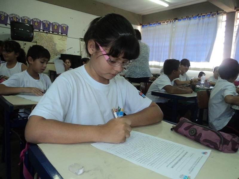 Alunos participam de concurso de redação Jovem do Futuro 2014