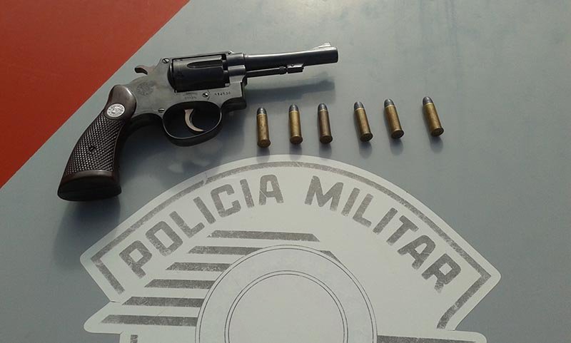 Arma é encontrada com operador pela polícia