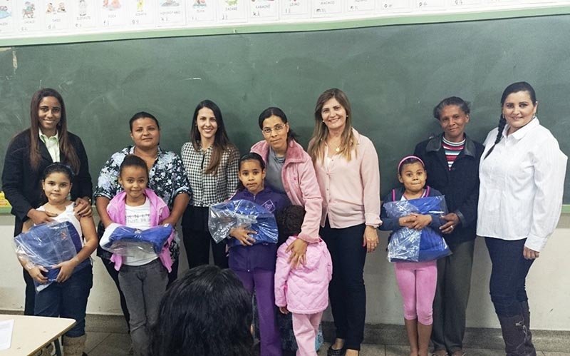 Alunos das escolas integrais recebem quimonos para aulas de judô