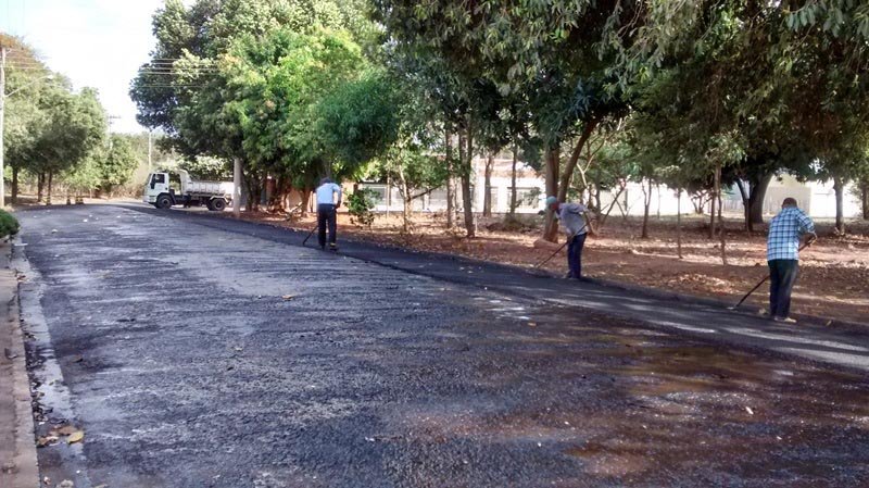 Prefeitura executa recapeamento na rua PM Guerino Polônio