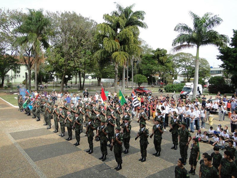 Ato Cívico de 7 de Setembro reuniu centenas de pessoas na Praça