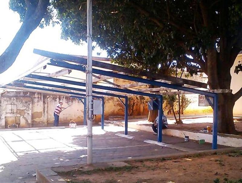 Prefeitura reforma cobertura do ponto de táxi da Santa Casa
