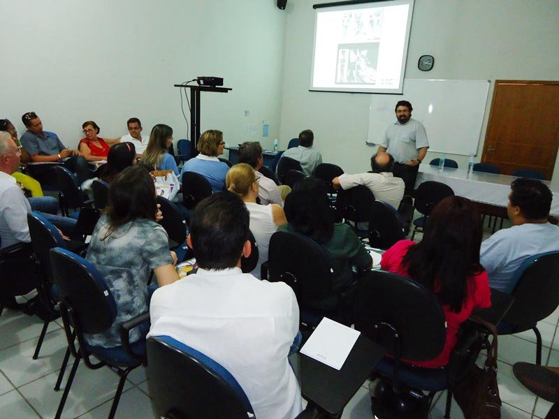 Médico geneticista ministra palestra sobre doença rara em Penápolis