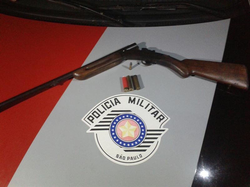 Homem é preso com espingarda em Barbosa