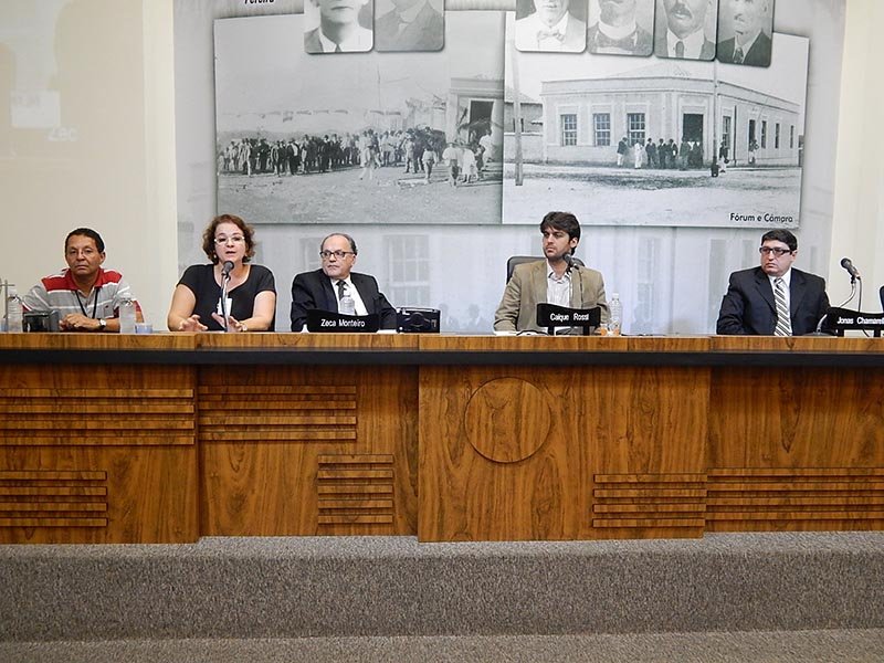 Câmara Municipal apoia escola para conclusão de cursos por jovens e adultos