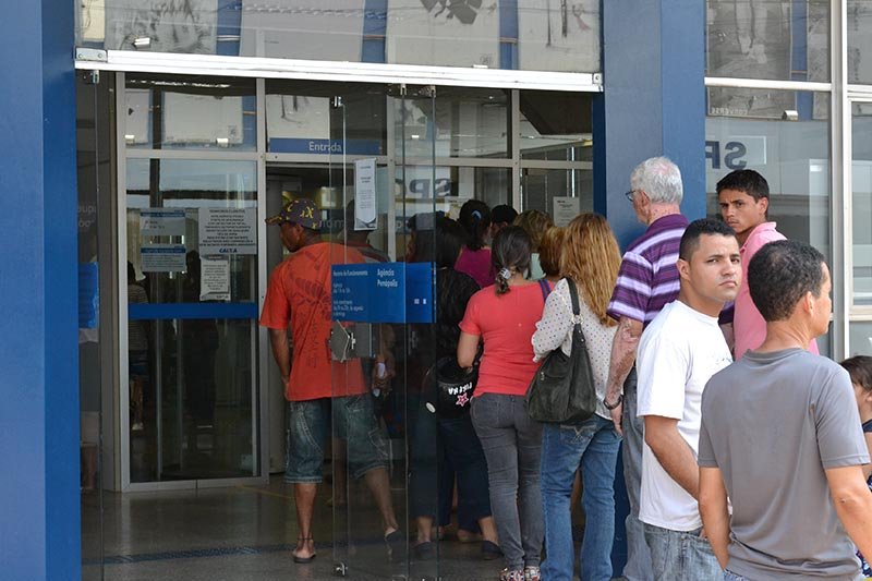Pagamento da Campestre faz Caixa Federal ter fila o dia todo