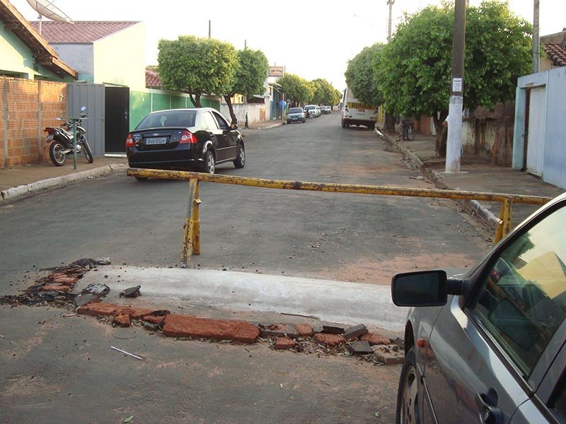 Trânsito: Prefeitura de Avanhandava amplia construção de obstáculos