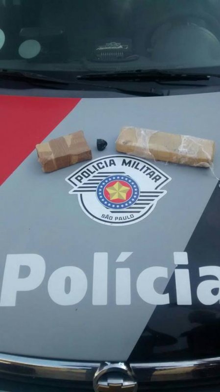 Estudante de 15 anos é flagrado com tijolos de maconha