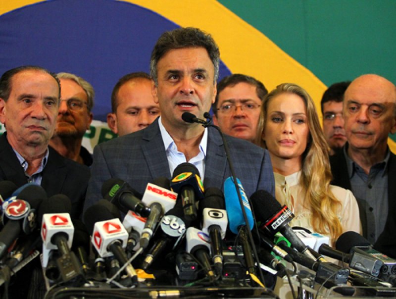 Dilma vence Aécio e país se "divide" no 2º turno