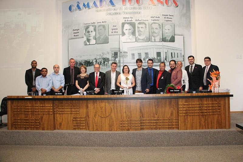Rosana Maria Galindo da Rocha recebe título de "Merendeira do Ano"