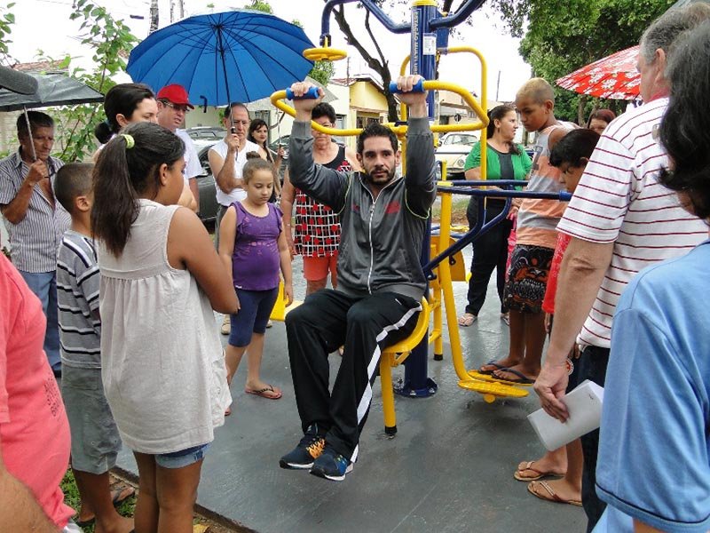 Aniversário de Penápolis: Comunidade da Santa Terezinha prestigia entrega de academia