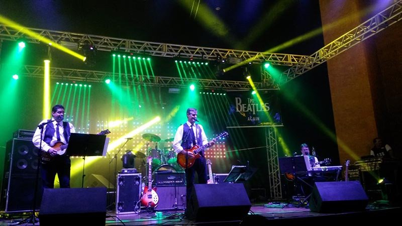 Aniversário de Penápolis: Show com a banda Beatles Again é um sucesso
