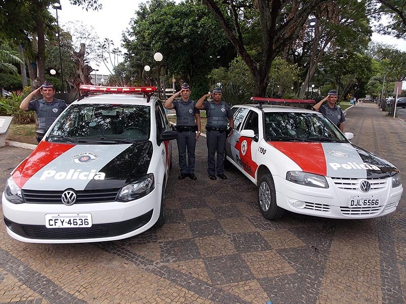 PMs de Penápolis homenageiam companheiro morto