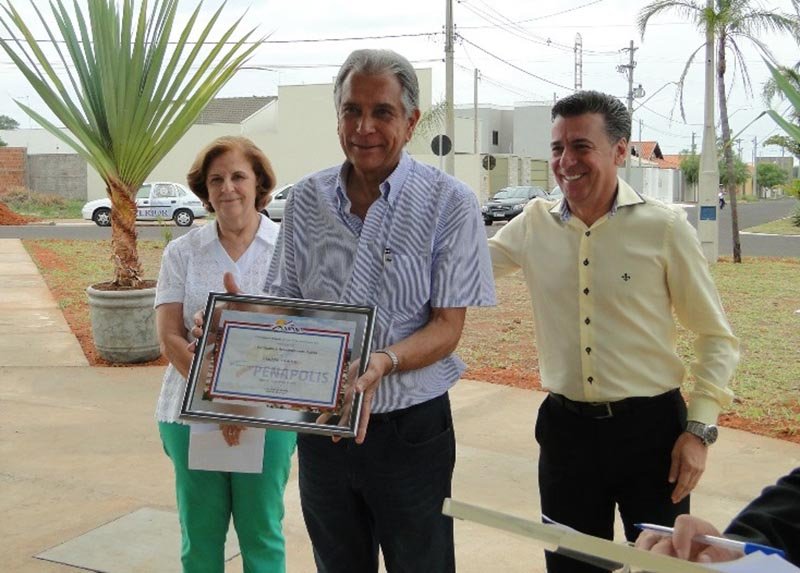 Família entrega Praça "Josephina Sayeg Humsi" para a comunidade