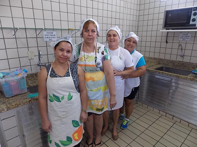 Lactário promove brechó e venda de batatas recheadas