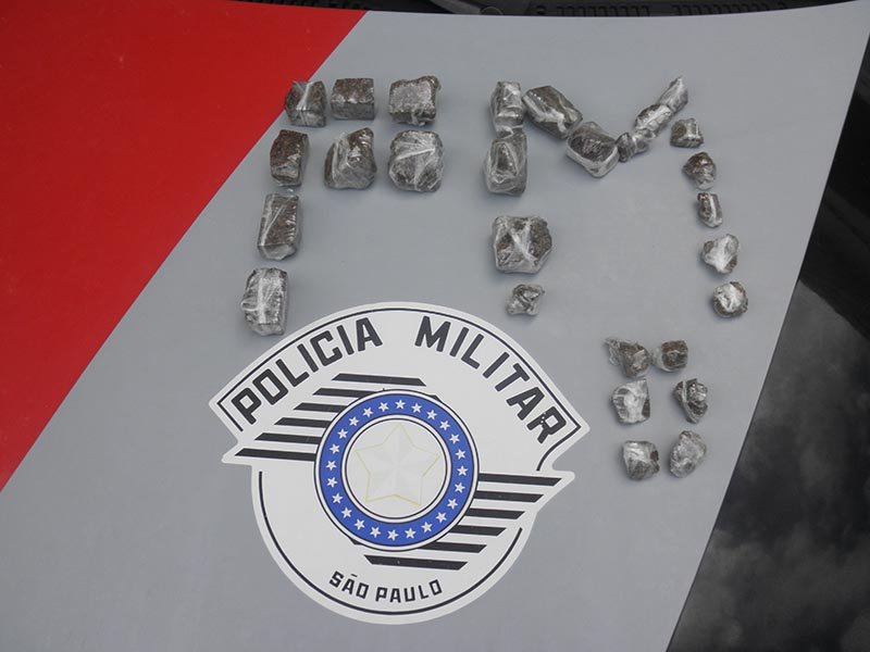 Casal é abordado em vicinal e preso por tráfico de drogas
