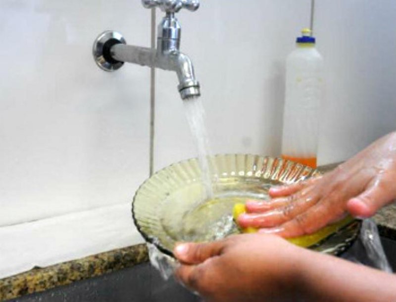 Moradores ajudam na conscientização sobre o desperdício de água