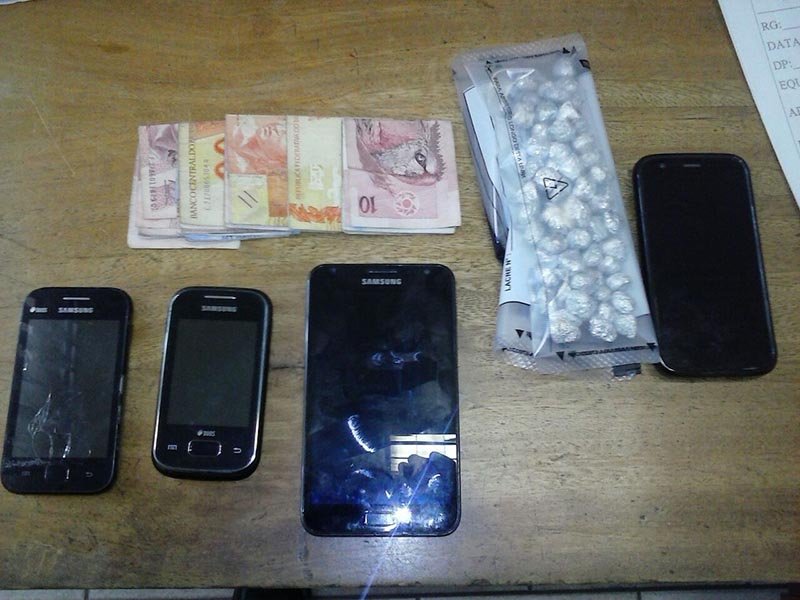 Polícia prende servente com 70 porções de crack