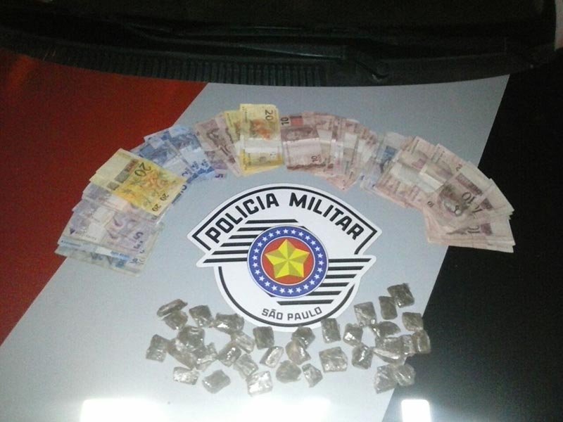 Rocam prende operador com 35 porções de maconha