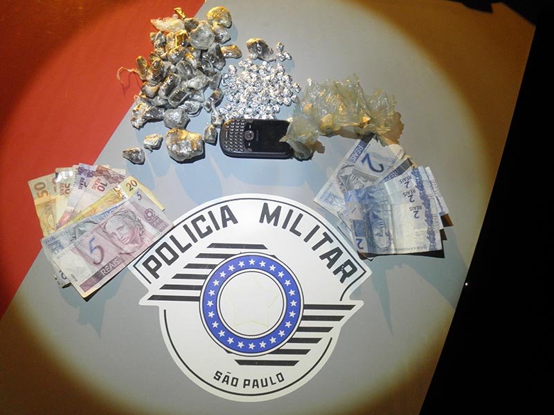 Polícia prende trio acusado de tráfico de drogas