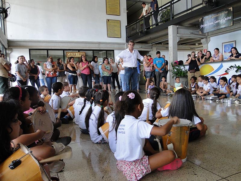 Apresentações marcam a chegada do Natal no Paço Municipal