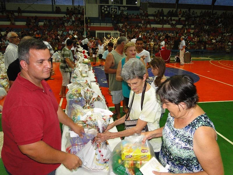Natal Solidário: Fundo Social entrega cestas para cerca de 400 famílias